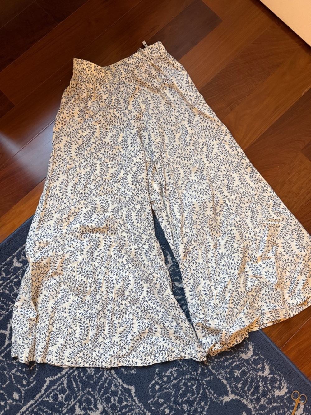 Wide Leg Pants in White and Navy
